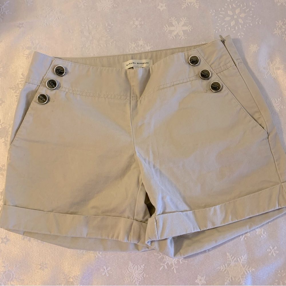 Banana Republic Sailor Sorts Tan Cuffed Sz 2 Gorgeous